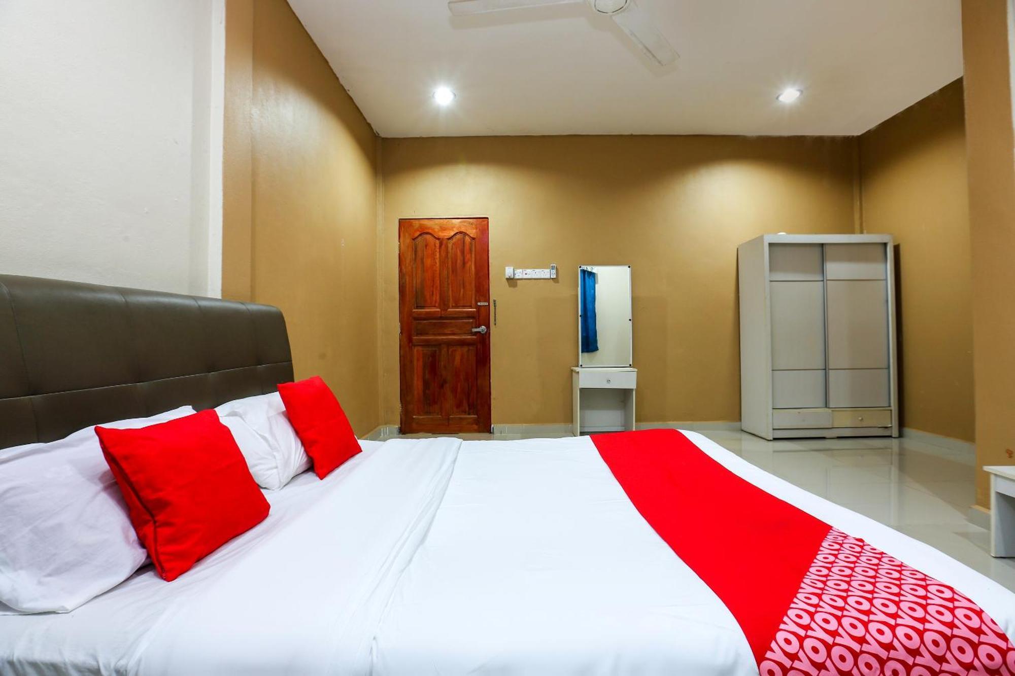 Oyo 89933 Nun Hotel Jeli Экстерьер фото