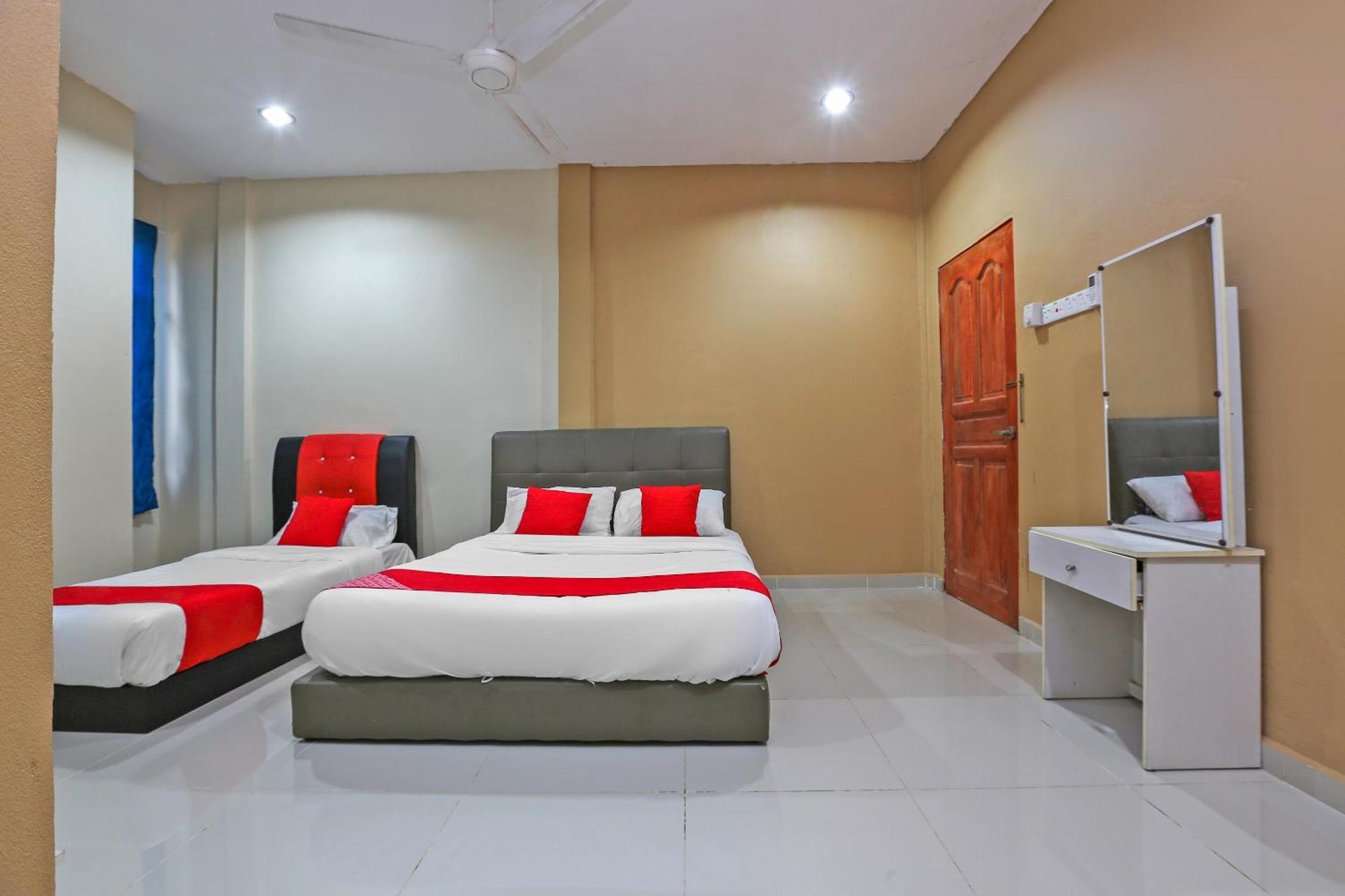 Oyo 89933 Nun Hotel Jeli Экстерьер фото